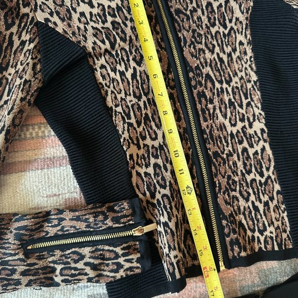 Cache Leopard 2-Piece Suit - Picture 7 of 10